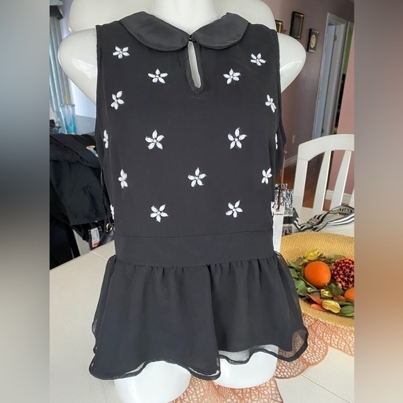 Willow and Clay ruffle black beaded flowers top Sz S NWOT - Picture 11 of 12
